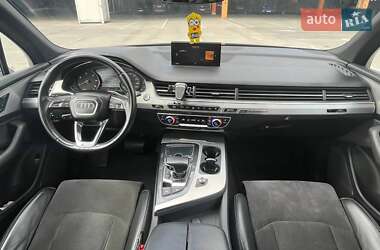 Внедорожник / Кроссовер Audi Q7 2015 в 