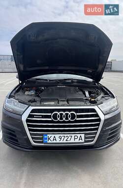 Внедорожник / Кроссовер Audi Q7 2015 в 