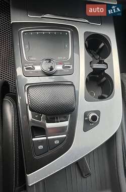 Внедорожник / Кроссовер Audi Q7 2015 в 