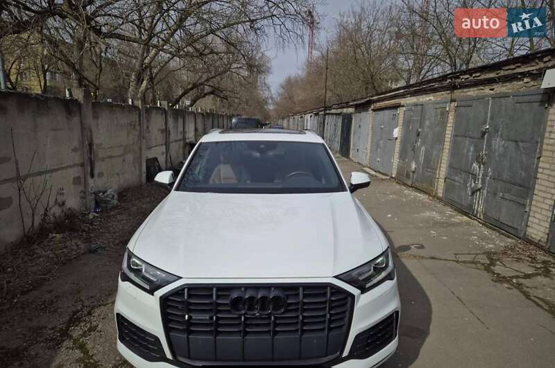 Внедорожник / Кроссовер Audi Q7 2020 в 