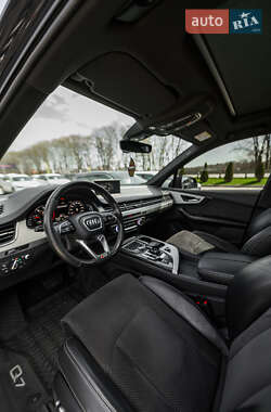 Позашляховик / Кросовер Audi Q7 2015 в 