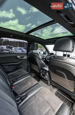 Позашляховик / Кросовер Audi Q7 2015 в 
