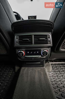 Позашляховик / Кросовер Audi Q7 2015 в 