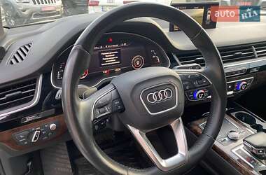 Внедорожник / Кроссовер Audi Q7 2016 в 