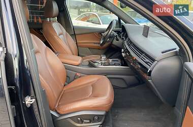 Внедорожник / Кроссовер Audi Q7 2016 в 