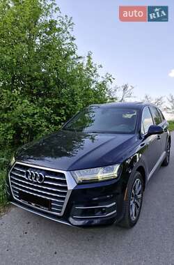 Внедорожник / Кроссовер Audi Q7 2016 в 