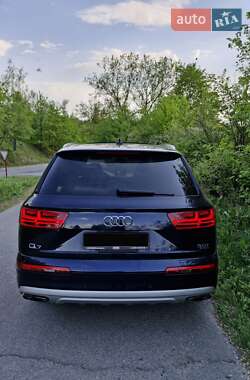 Внедорожник / Кроссовер Audi Q7 2016 в 