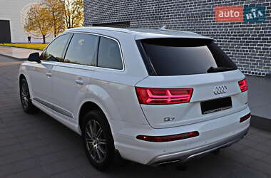 Внедорожник / Кроссовер Audi Q7 2017 в 