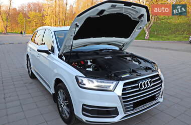 Внедорожник / Кроссовер Audi Q7 2017 в 