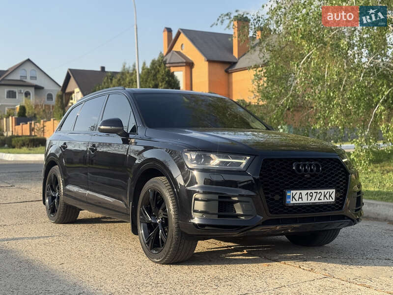 Внедорожник / Кроссовер Audi Q7 2017 в 