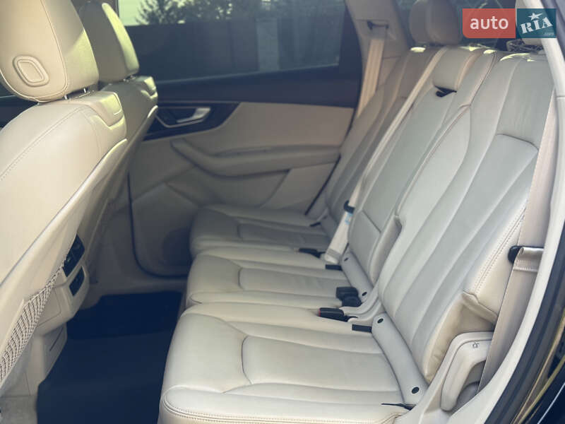 Позашляховик / Кросовер Audi Q7 2017 в Южноукраїнську