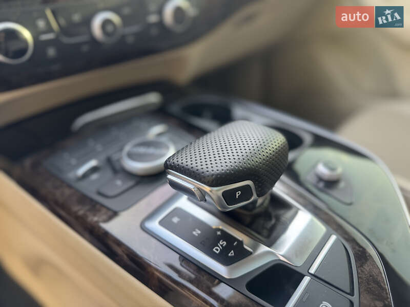 Внедорожник / Кроссовер Audi Q7 2017 в Южноукраинске