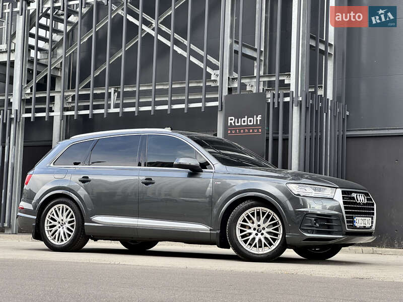 Внедорожник / Кроссовер Audi Q7 2015 в 