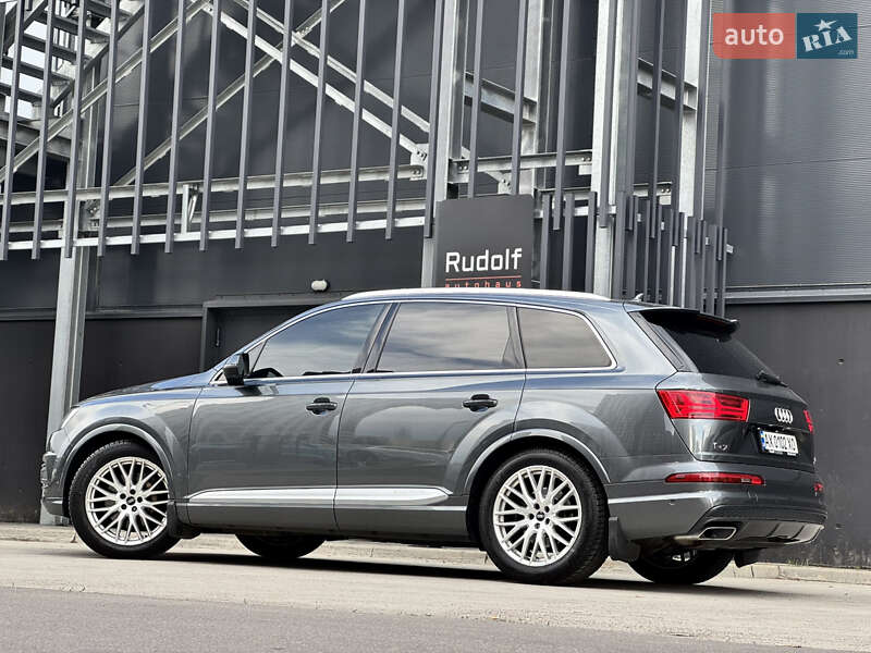 Позашляховик / Кросовер Audi Q7 2015 в Києві