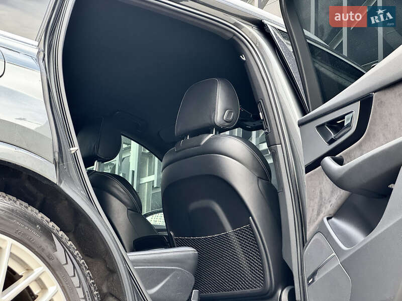 Позашляховик / Кросовер Audi Q7 2015 в Києві