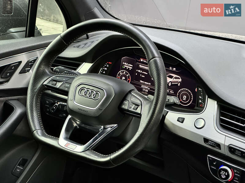 Позашляховик / Кросовер Audi Q7 2015 в Києві