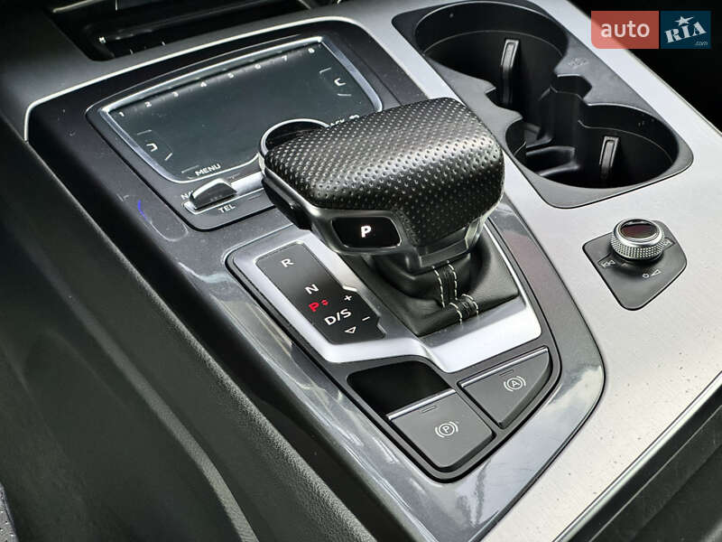 Позашляховик / Кросовер Audi Q7 2015 в Києві