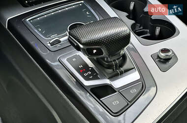 Внедорожник / Кроссовер Audi Q7 2015 в 