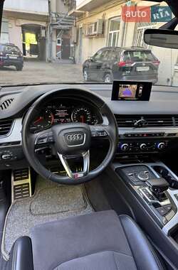 Позашляховик / Кросовер Audi Q7 2017 в 