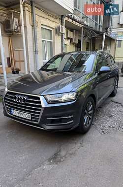 Позашляховик / Кросовер Audi Q7 2017 в 