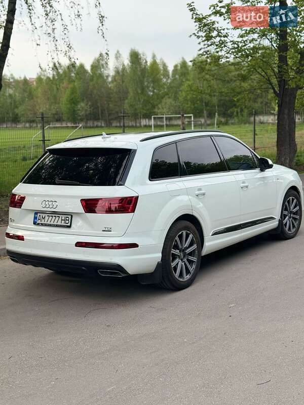Внедорожник / Кроссовер Audi Q7 2016 в Звягеле