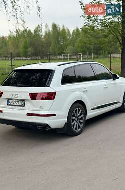 Внедорожник / Кроссовер Audi Q7 2016 в 