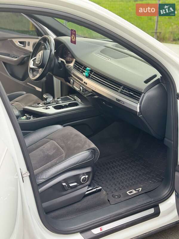 Внедорожник / Кроссовер Audi Q7 2016 в Звягеле