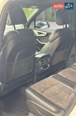 Внедорожник / Кроссовер Audi Q7 2016 в 