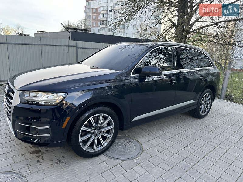 Позашляховик / Кросовер Audi Q7 2017 в 