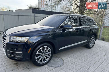 Позашляховик / Кросовер Audi Q7 2017 в 