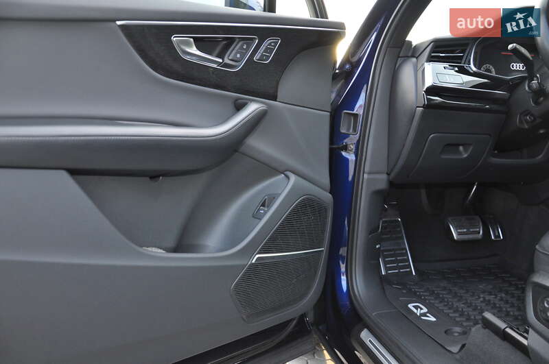 Позашляховик / Кросовер Audi Q7 2020 в Чернівцях