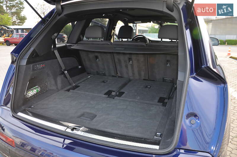 Позашляховик / Кросовер Audi Q7 2020 в Чернівцях