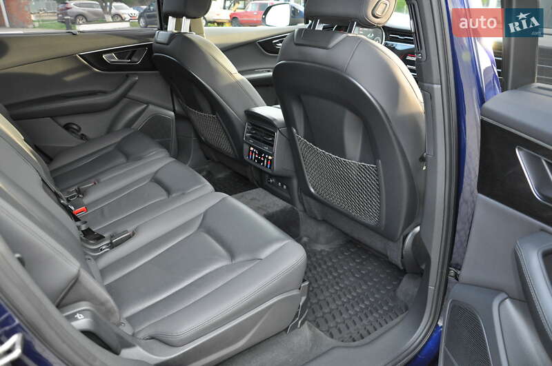 Позашляховик / Кросовер Audi Q7 2020 в Чернівцях