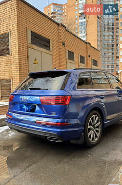 Внедорожник / Кроссовер Audi Q7 2017 в 