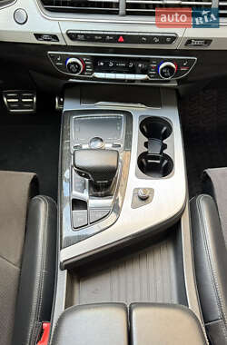 Внедорожник / Кроссовер Audi Q7 2017 в 