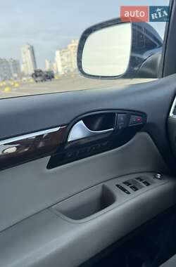 Позашляховик / Кросовер Audi Q7 2010 в 