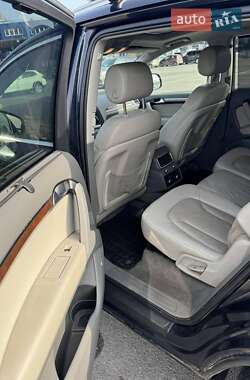 Позашляховик / Кросовер Audi Q7 2010 в 