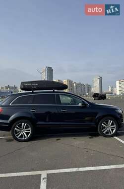 Позашляховик / Кросовер Audi Q7 2010 в 