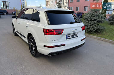 Внедорожник / Кроссовер Audi Q7 2016 в 