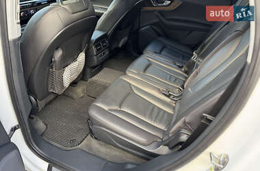 Внедорожник / Кроссовер Audi Q7 2016 в 