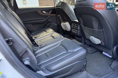 Внедорожник / Кроссовер Audi Q7 2016 в 