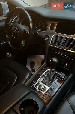 Внедорожник / Кроссовер Audi Q7 2010 в 