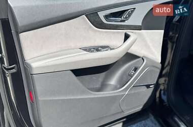 Внедорожник / Кроссовер Audi Q7 2015 в 