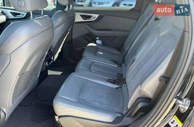 Внедорожник / Кроссовер Audi Q7 2015 в 