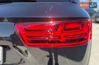 Внедорожник / Кроссовер Audi Q7 2015 в 