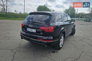 Позашляховик / Кросовер Audi Q7 2013 в 