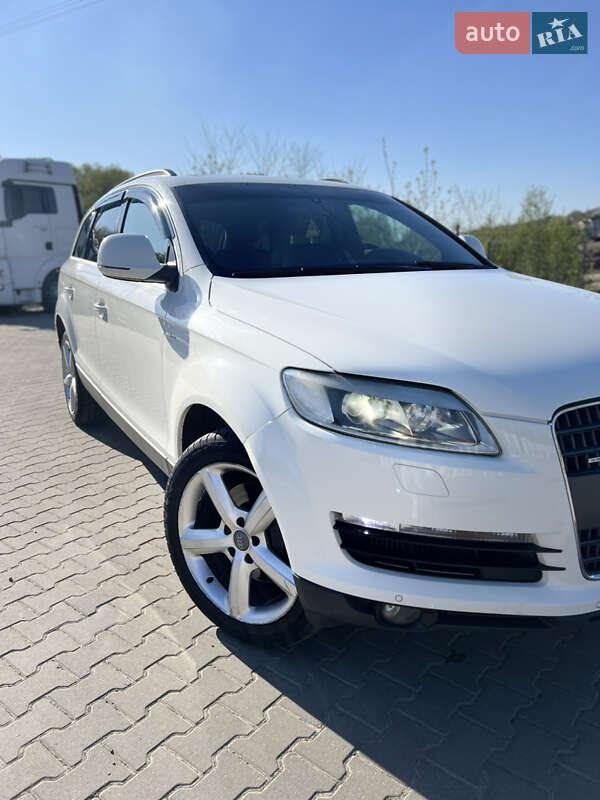 Позашляховик / Кросовер Audi Q7 2008 в Чернівцях