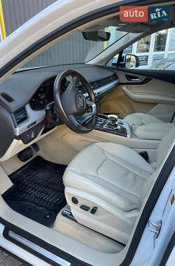 Внедорожник / Кроссовер Audi Q7 2018 в 