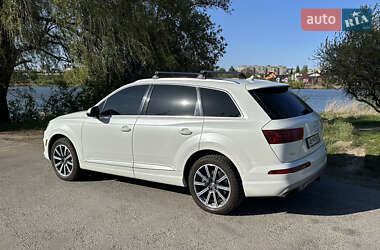 Внедорожник / Кроссовер Audi Q7 2016 в 