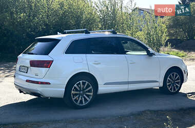 Внедорожник / Кроссовер Audi Q7 2016 в 